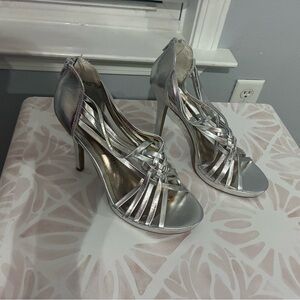 Chinese Laundry Chic Silver Strappy High Heels. Size Med.